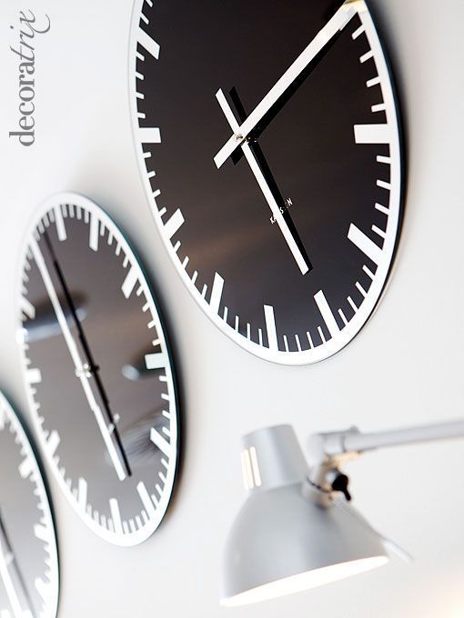 zona de trabajo y estudio con relojes de pared zona de trabajo y estudio con relojes de pared
