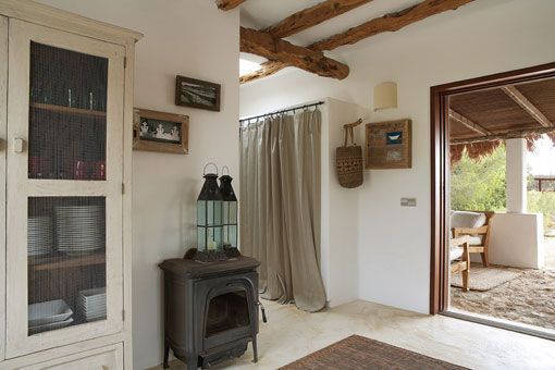 casa payesa con una entrada espaciosa casa payesa con una entrada espaciosa