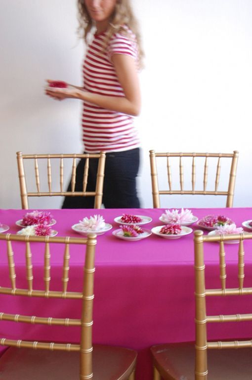 centros-de-mesa-table-set-centerpieces-dahlias-chairs-1 centros-de-mesa-table-set-centerpieces-dahlias-chairs-1