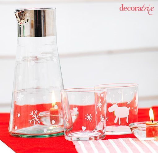 Vasos y jarra pintados con motivos navideños Vasos y jarra pintados con motivos navideños