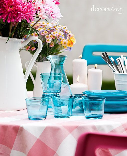 comedor de verano con vajilla azul comedor de verano con vajilla azul