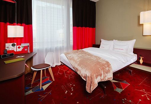 Habitación roja del 25 Hours, un hotel moderno en Zürich Habitación roja del 25 Hours, un hotel moderno en Zürich