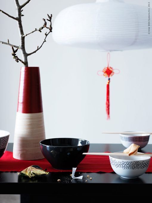 Decorar en blanco y negro con pinceladas rojas Decorar en blanco y negro con pinceladas rojas