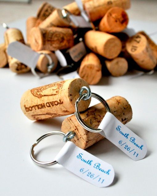 llaveros-de-corcho reciclados