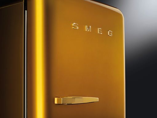 novedades de cocina frigorífico dorado de Smeg con cristales de Swarovsky  novedades de cocina frigorífico dorado de Smeg con cristales de Swarovsky