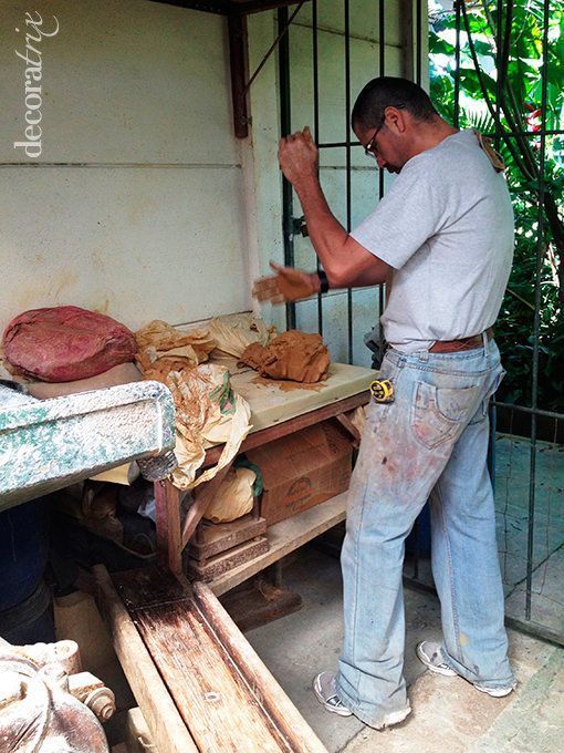 trabajo en arcilla en el taller de ceramica organica de gema ossenbach trabajo en arcilla en el taller de ceramica organica de gema ossenbach