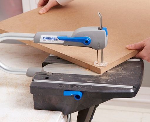 una maleta vieja convertida en butaca recortar las esquinas una maleta vieja convertida en butaca recortar las esquinas