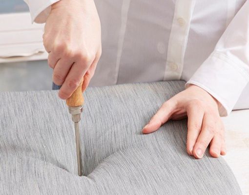 una mesa convertida en butaca realizar los remaches una mesa convertida en butaca realizar los remaches