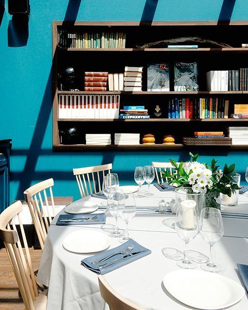 Cabaña Marconi con librerías en las paredes cabaña marconi con librerías en las paredes