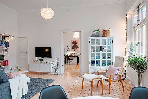 Acceso al dormitorio en un apartamento femenino Acceso al dormitorio en un apartamento femenino