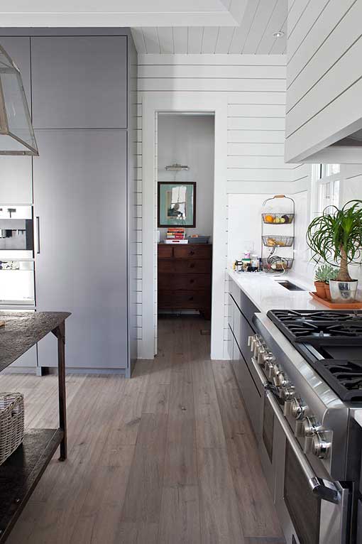 Cocina de una casa de campo de estilo rústico contemporáneo Cocina de una casa de campo de estilo rústico contemporáneo