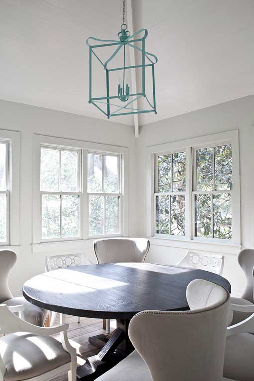 Comedor de una casa de campo de estilo rústico contemporáneo Comedor de una casa de campo de estilo rústico contemporáneo