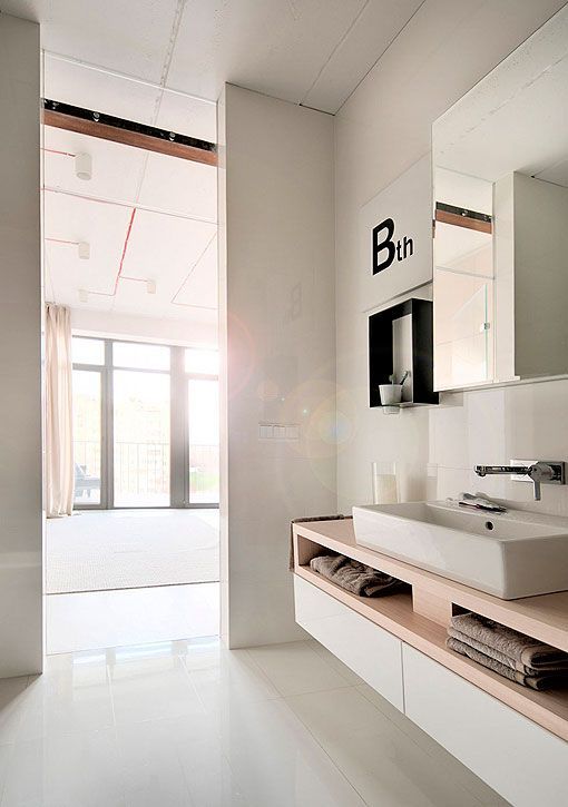 Ladrillo visto en interiores: baño del dormitorio principal Ladrillo visto en interiores: baño del dormitorio principal