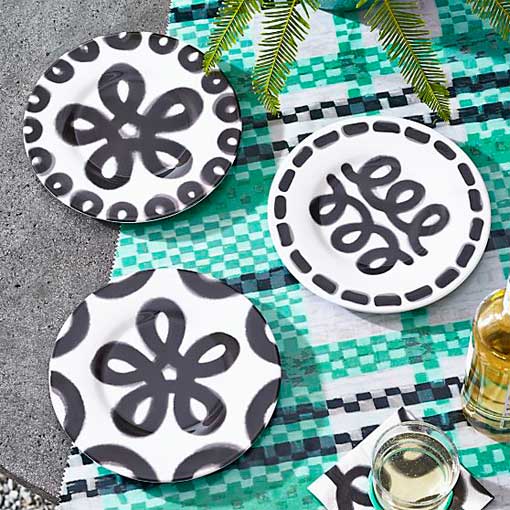 Muebles y complementos de verano de Paola Navone para C&B: platos de melamina  Muebles y complementos de verano de Paola Navone para C&B: platos de melamina