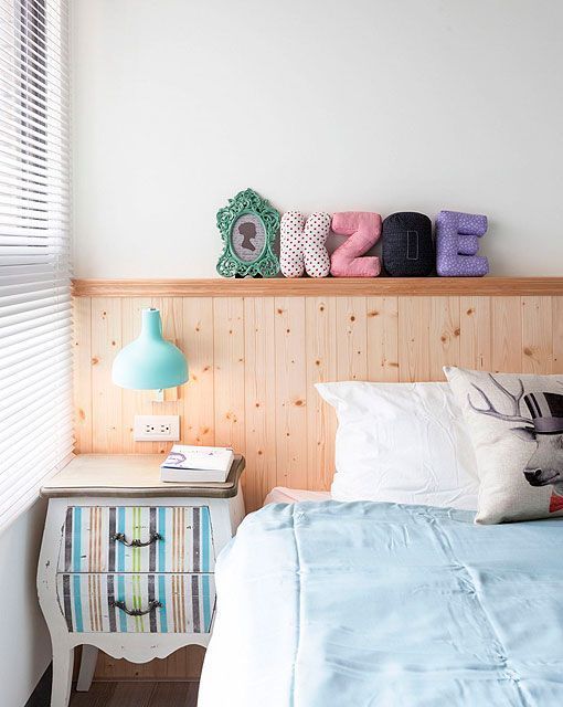 Dormitorio con una decoración femenina Dormitorio con una decoración femenina