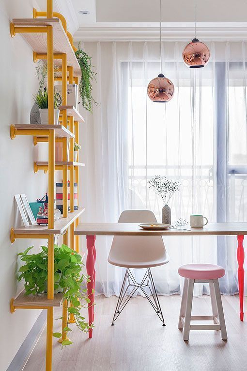 Decoración femenina en tonos rosas, azules y amarillos Decoración femenina en tonos rosas, azules y amarillos