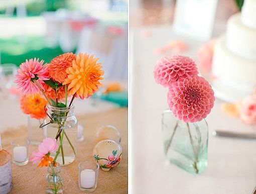 Dalias en botes de cristal reciclados en jarrones Dalias en botes de cristal reciclados en jarrones