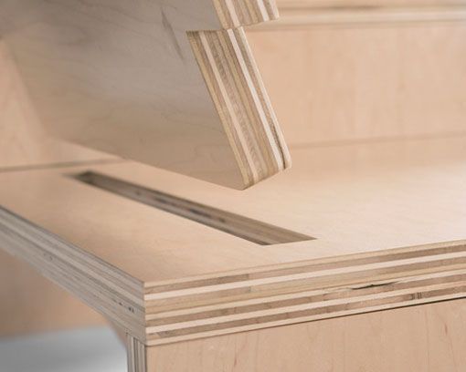 Steps, escalera con un asiento con respaldo Steps, escalera con un asiento con respaldo