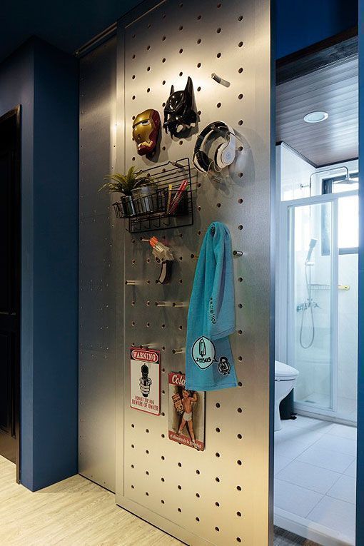 Apartamento juvenil y moderno: recibidor y baño Apartamento juvenil y moderno: recibidor y baño