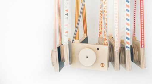 Muebles y complementos de madera de Nimio: cámara con pizarra Muebles y complementos de madera de Nimio: cámara con pizarra