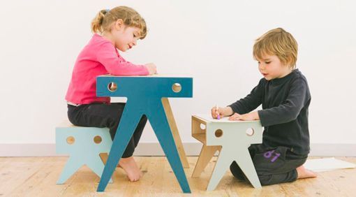 Muebles y complementos de madera de Nimio: mesita y taburetes Muebles y complementos de madera de Nimio: mesita y taburetes