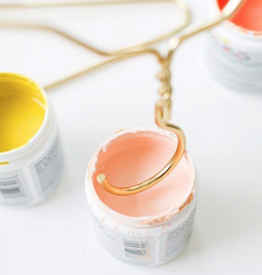 Perchas decoradas, impregnar la cabeza Perchas decoradas, impregnar la cabeza