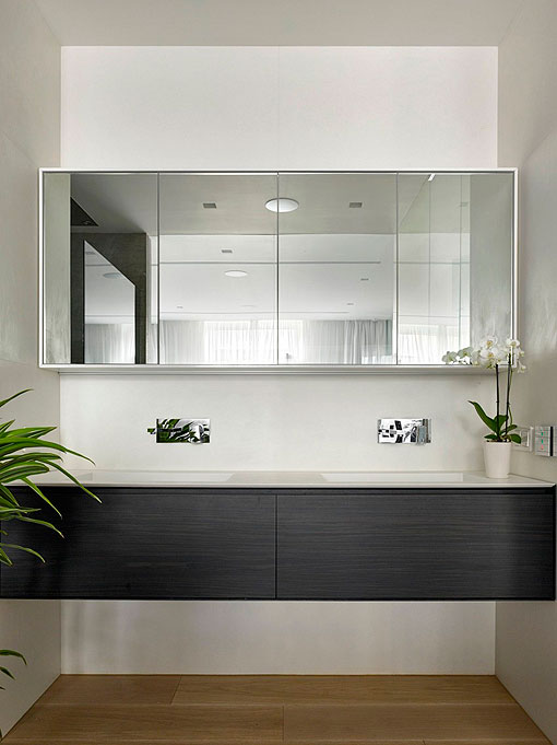 Dormitorio moderno y elegante con baño integrado Dormitorio moderno y elegante con baño integrado