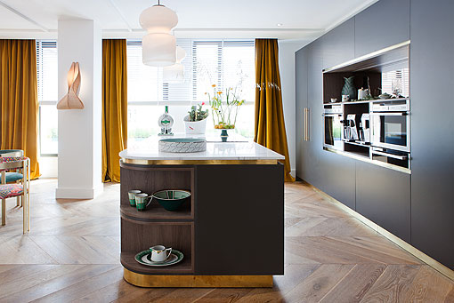 Comedor con cocina integrada: Beatriz Silveira en Casa Decor 2015 Comedor con cocina integrada: Beatriz Silveira en Casa Decor 2015