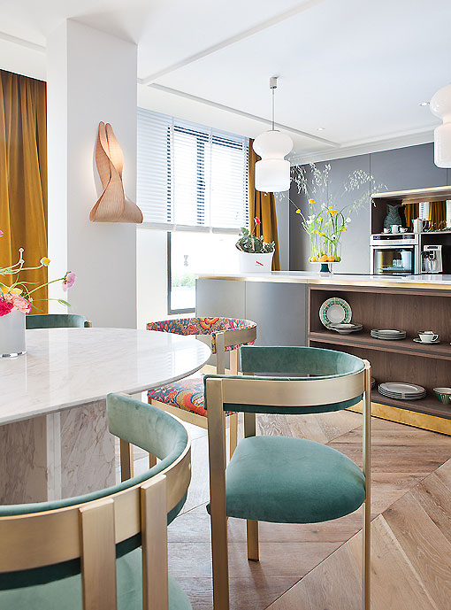 Comedor con cocina integrada: Beatriz Silveira en Casa Decor 2015 Comedor con cocina integrada: Beatriz Silveira en Casa Decor 2015