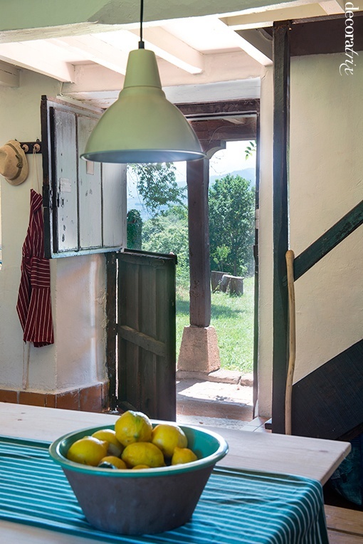 Una casa rural frente a los Picos de Europa en Asturias: puerta de guillotina Una casa rural frente a los Picos de Europa en Asturias: puerta de guillotina