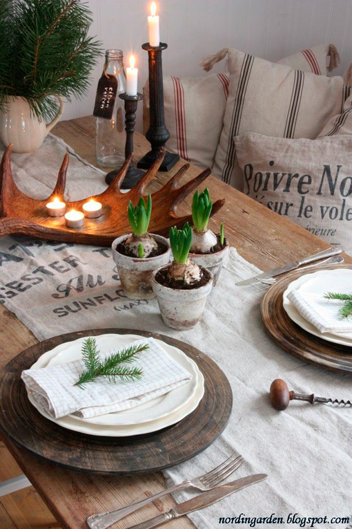 Cómo poner la mesa de Navidad con una rama de abeto Cómo poner la mesa de Navidad con una rama de abeto