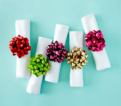Cómo poner la mesa de Navidad con lazos de regalo Cómo poner la mesa de Navidad con lazos de regalo