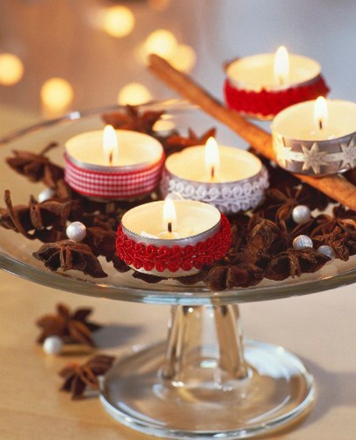 Adornar la casa de Navidad: velas en bandeja de cristal Adornar la casa de Navidad: velas en bandeja de cristal