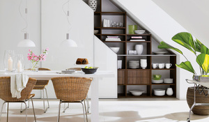 Una alacena bajo la escalera