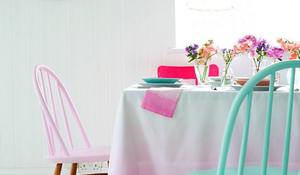 decora-tus-sillas-en-tonos-pastel-y-neon.jpg