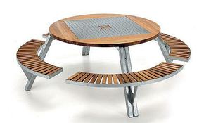 gargantua-una-mesa-familiar-para-el-jardin.jpg