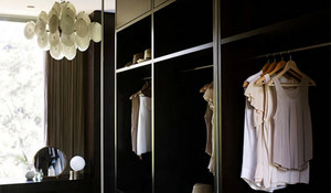ideas-para-ubicar-y-decorar-un-tocador.jpg
