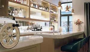 jaime-hayon-redisena-el-restaurante-parisino-sergent-recruteur.jpg