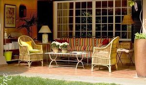 jardin-con-porche-y-zona-de-comedor.jpg