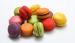 macarons-franceses-pastelitos-con-mucho-color.jpg
