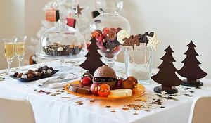 mesa-de-dulces-y-chocolates-para-navidad.jpg