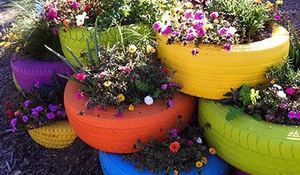 neumaticos-para-las-flores-del-jardin.jpg
