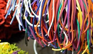 taburetes-de-tiras-de-goma-recicladas.jpg