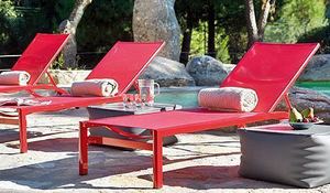 tumbonas-de-diferentes-estilos-para-la-piscina.jpg