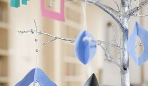 un-arbol-de-navidad-con-adornos-de-papel.jpg