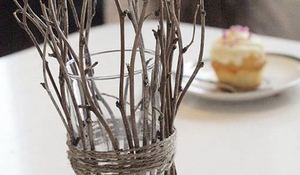un-candelero-navideno-con-ramas.jpg