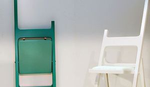 una-silla-plegable-con-lampara-integrada.jpg