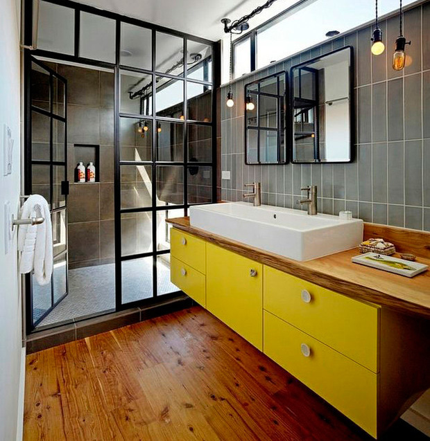 Platos de ducha y espejos que modernizarán la imagen de tu baño