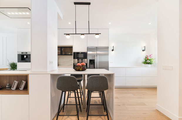Cocina moderna con muebles blancos Cocina moderna con muebles blancos