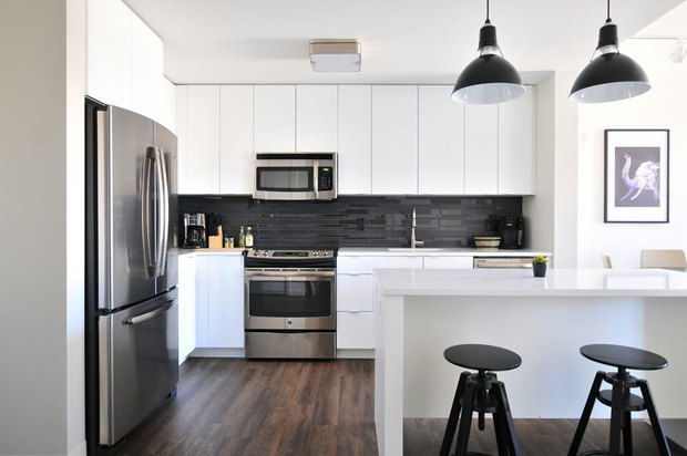 Cocina con muebles blancos Cocina con muebles blancos